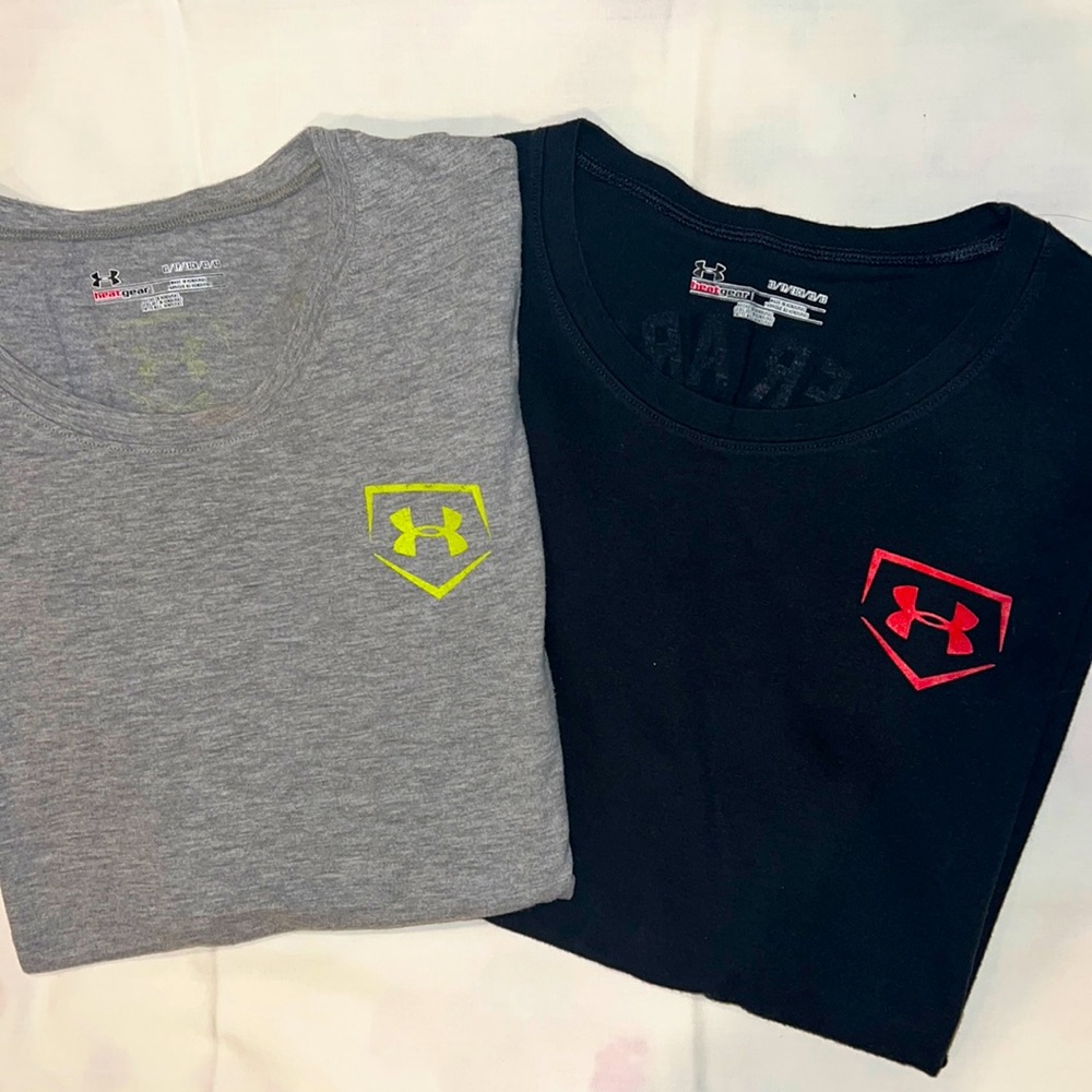 2 Under Armour Size XS Tees